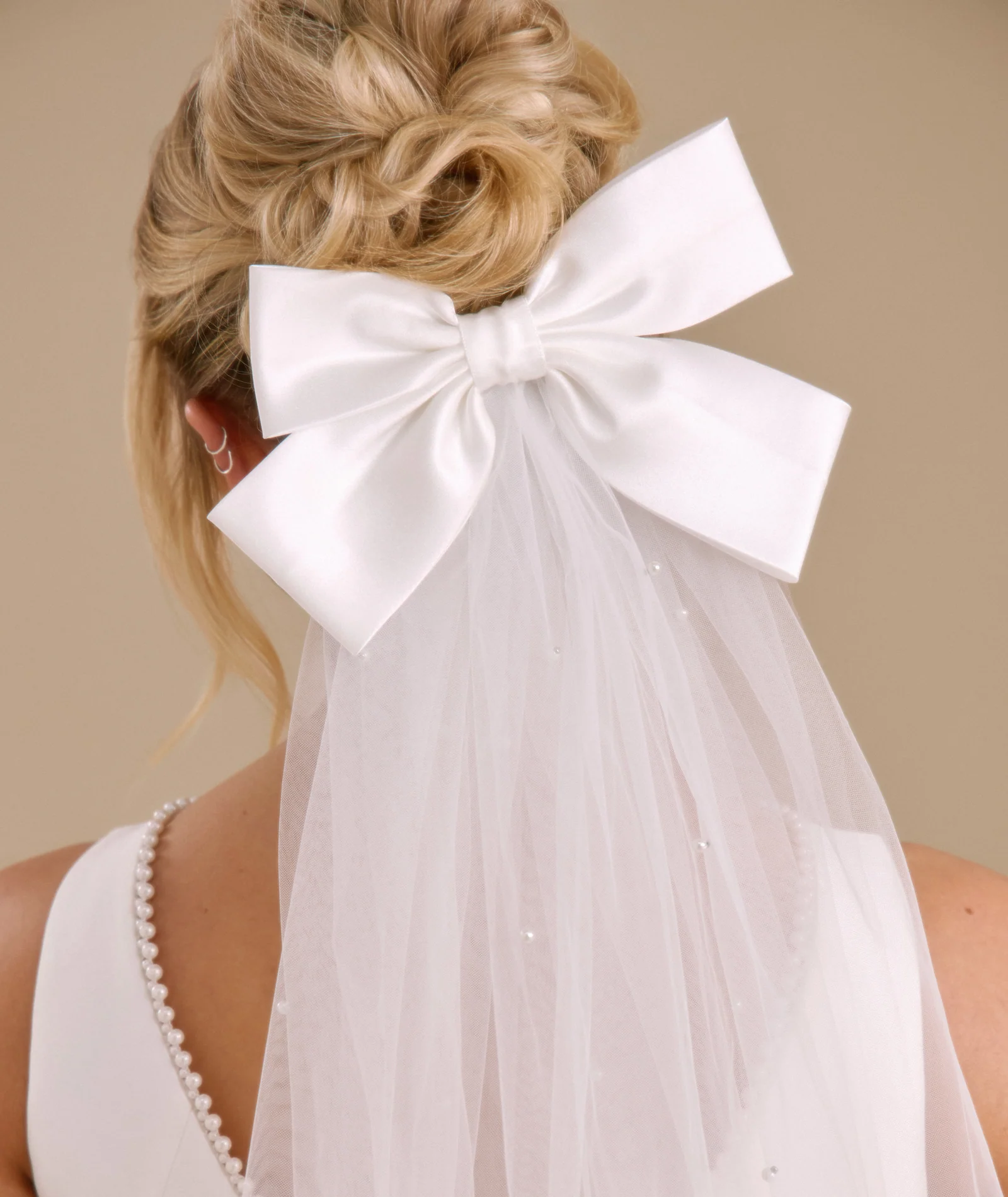 Satin Bow Pearl Veil - White - Image 4