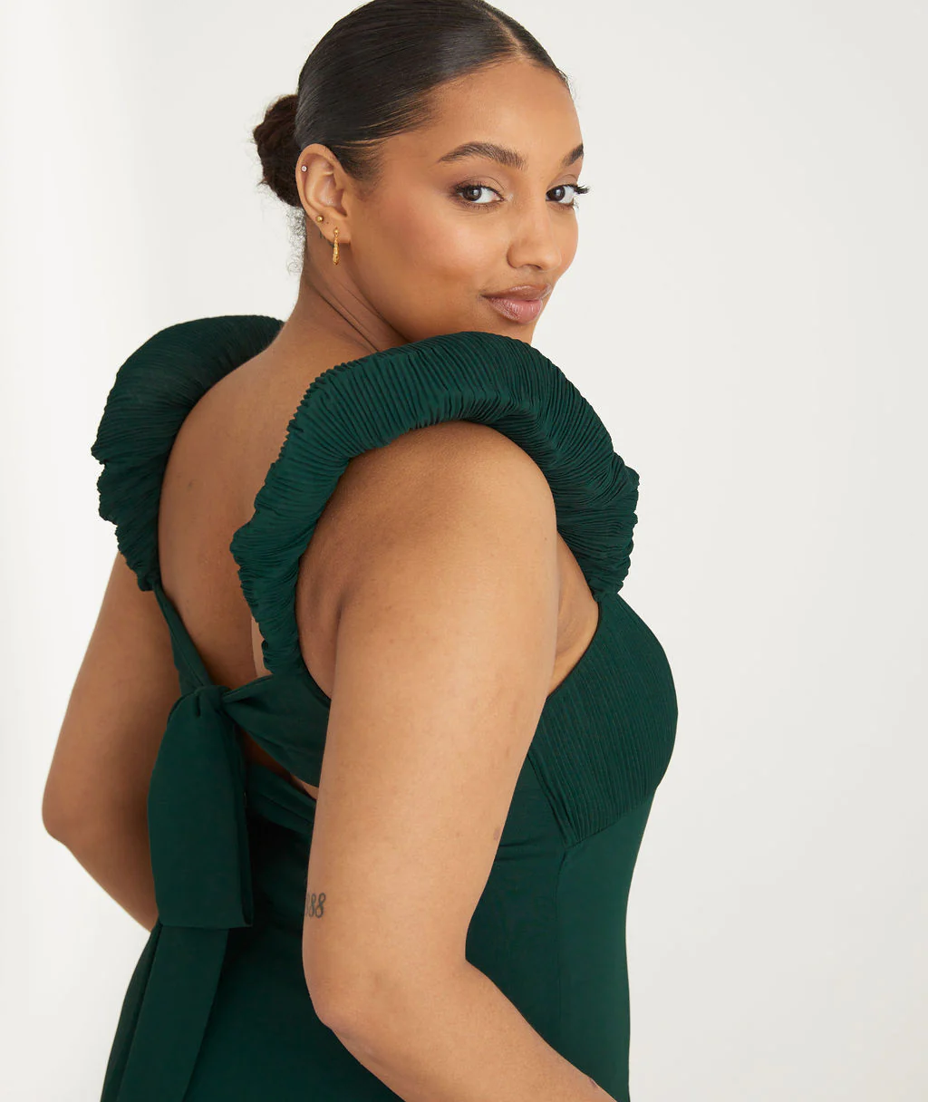 Statement Shoulder Chiffon Bridesmaid Dress - Emerald - Image 3
